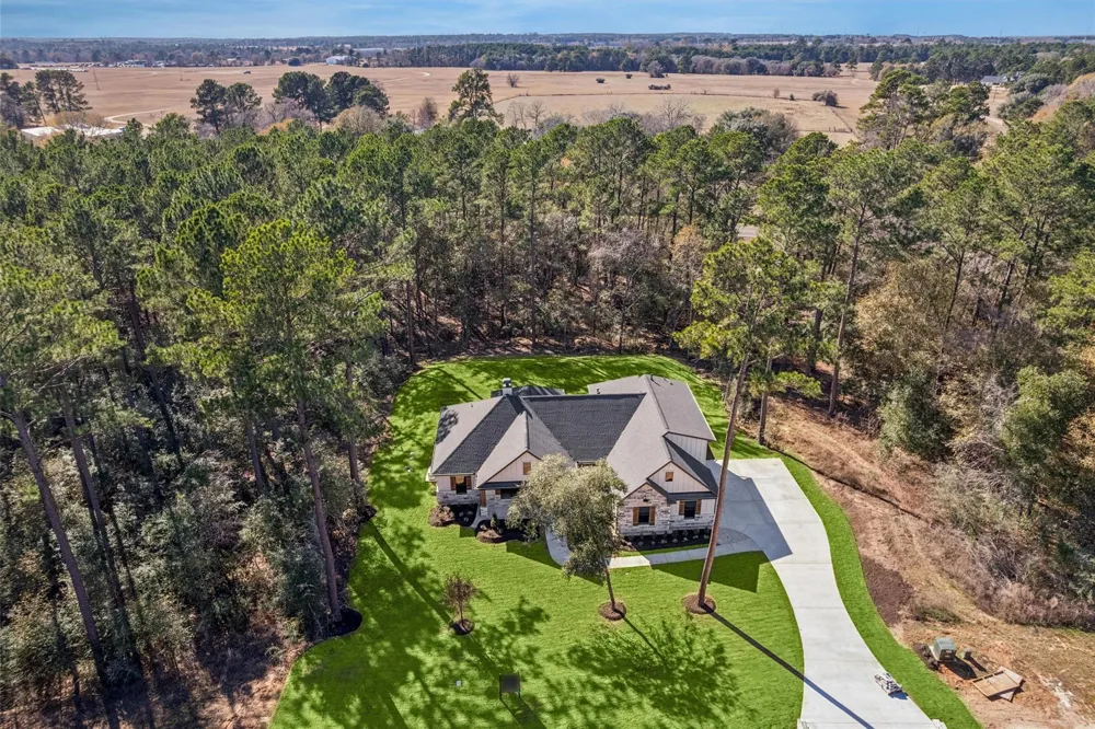 9332 Cedar Bend Plantersville, TX 77363