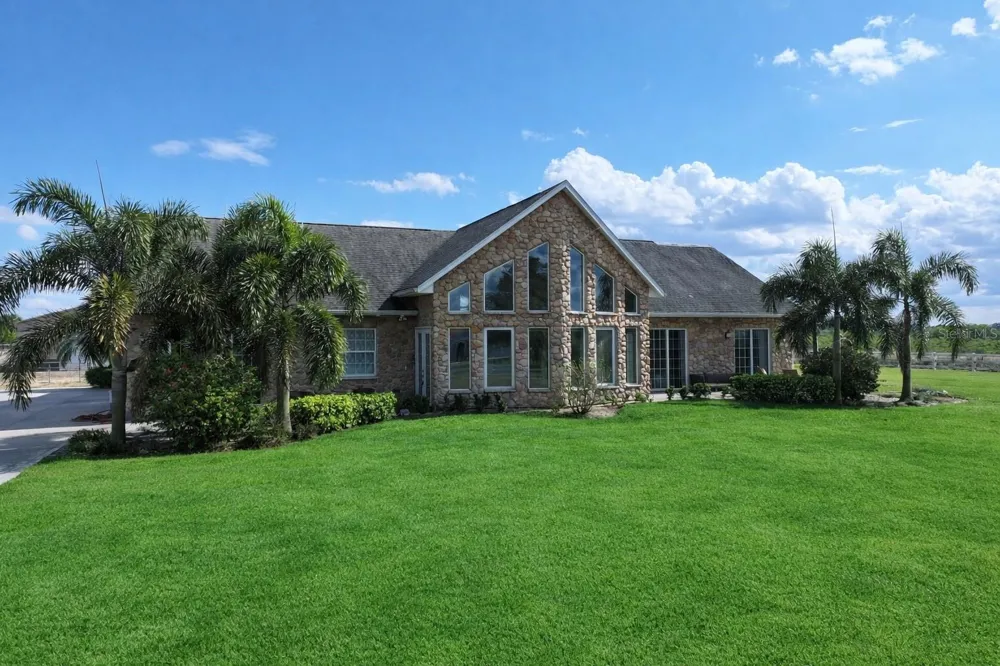 186 S BEAR POINTE DRIVE Lake Placid, FL 33852