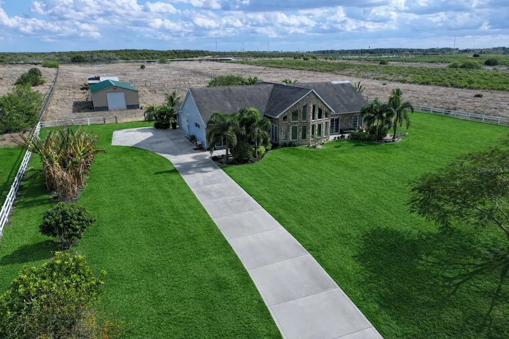 186 S BEAR POINTE DRIVE Lake Placid, FL 33852