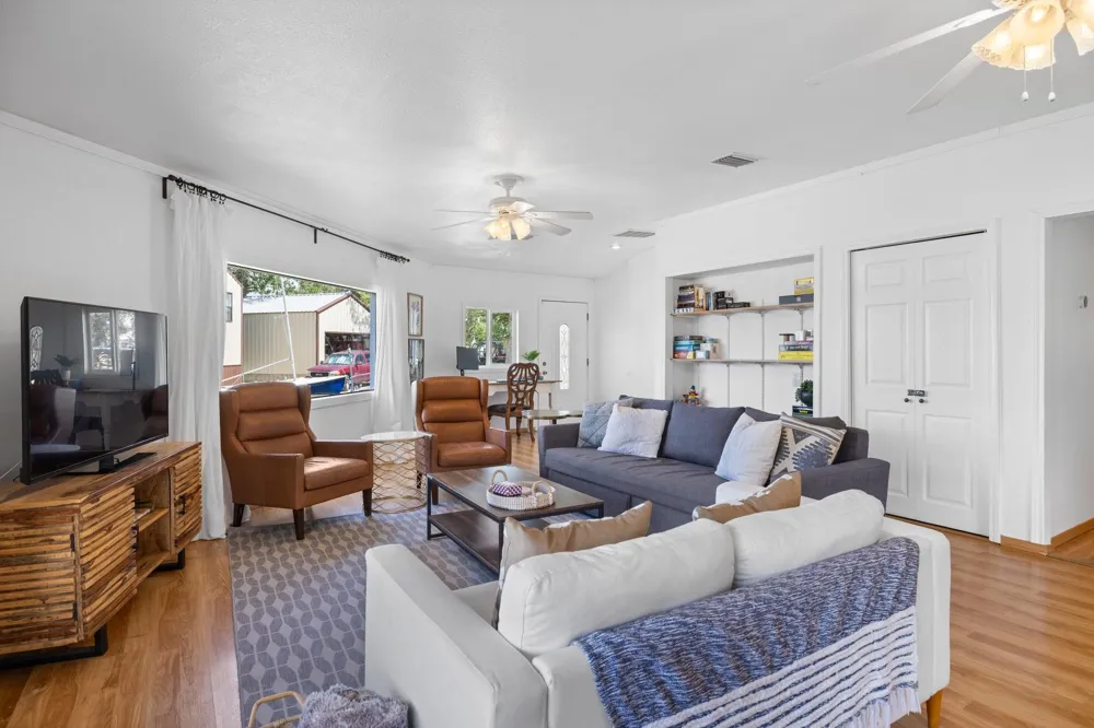 20559 Red Bud Court Thornton, TX 76687