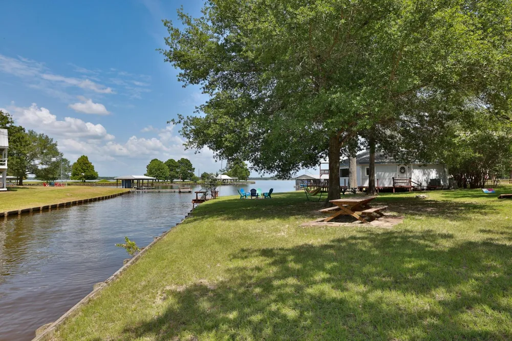 20559 Red Bud Court Thornton, TX 76687