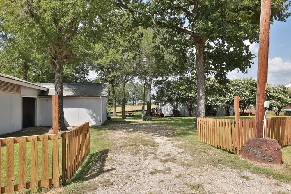 20559 Red Bud Court Thornton, TX 76687