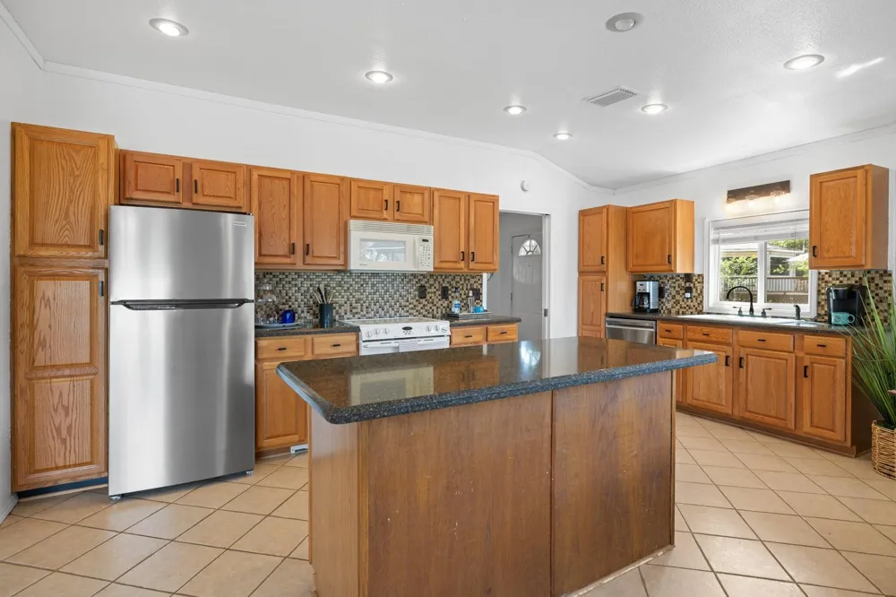 20559 Red Bud Court Thornton, TX 76687