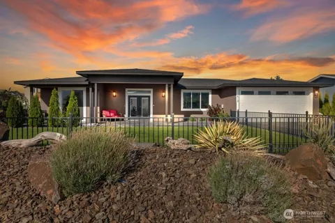 419 Edgewater Way SW