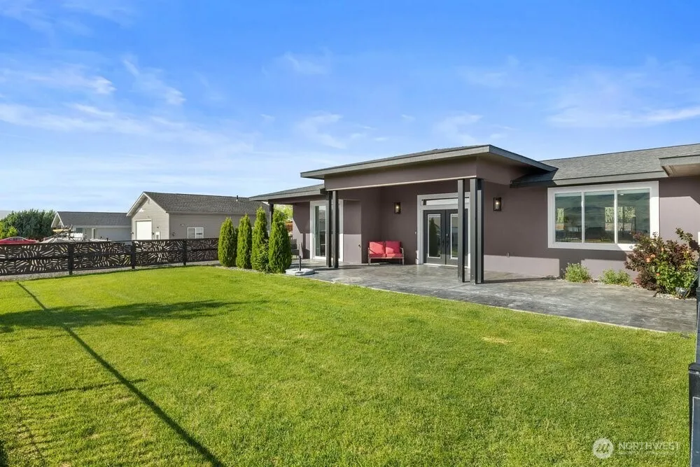 419 Edgewater Way SW Mattawa, WA 99349