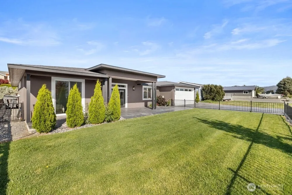 419 Edgewater Way SW Mattawa, WA 99349