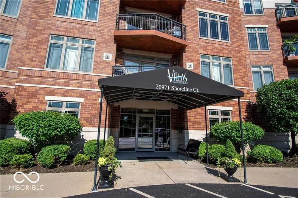 20971 Shoreline Court #214 Noblesville, IN 46062