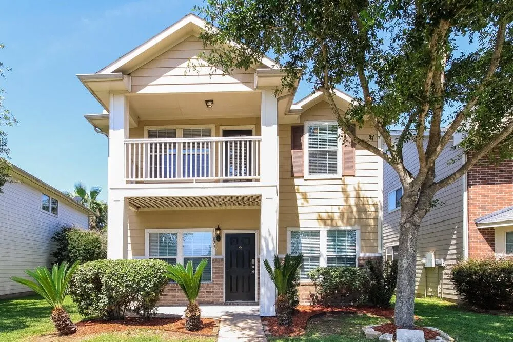 11823 Princess Garden Way