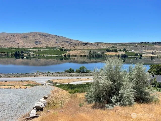 31 Osprey Nest Road Pateros, WA 98846