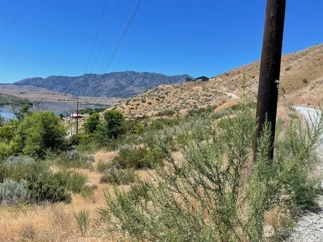 31 Osprey Nest Road Pateros, WA 98846