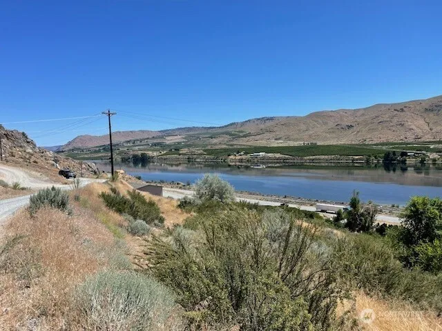 31 Osprey Nest Road Pateros, WA 98846