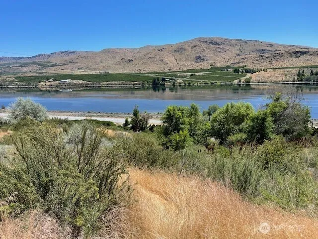 31 Osprey Nest Road Pateros, WA 98846