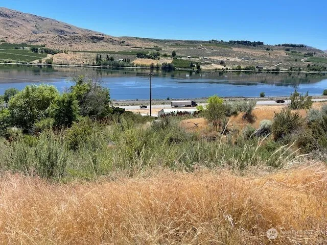 31 Osprey Nest Road Pateros, WA 98846