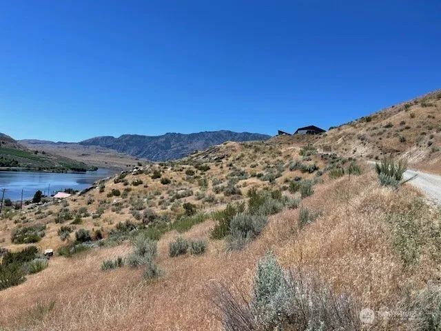 31 Osprey Nest Road Pateros, WA 98846