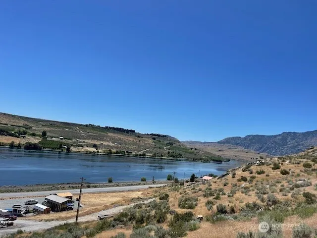31 Osprey Nest Road Pateros, WA 98846