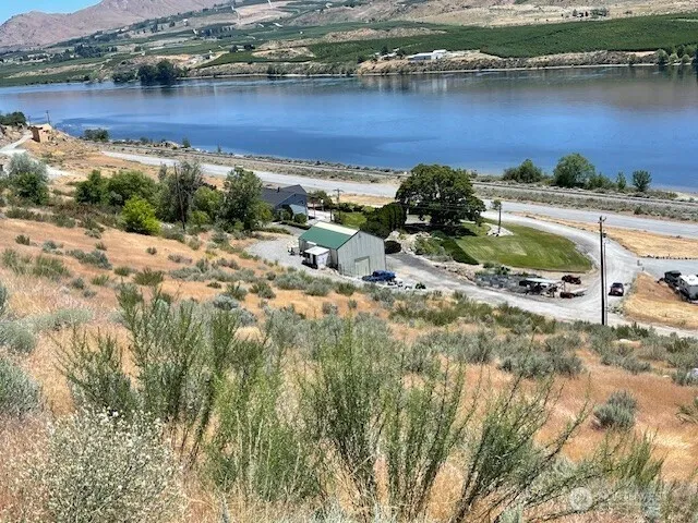 37 Osprey Nest Road Pateros, WA 98846