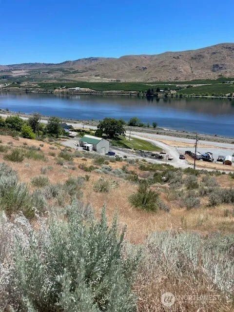 37 Osprey Nest Road Pateros, WA 98846