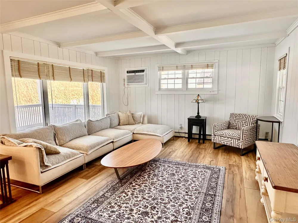 16 Osceola Lane Southampton, NY 11968