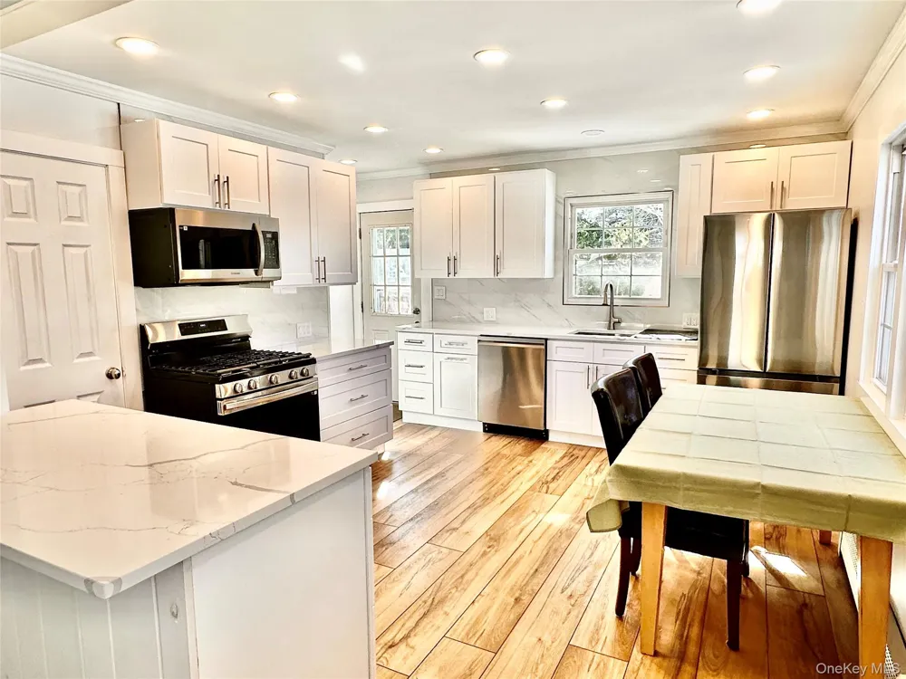 16 Osceola Lane Southampton, NY 11968