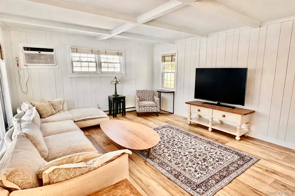 16 Osceola Lane Southampton, NY 11968