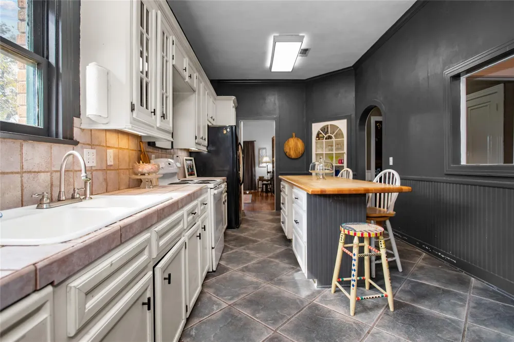 706 E Main Street Madisonville, TX 77864