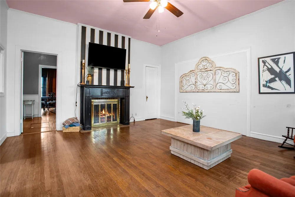 706 E Main Street Madisonville, TX 77864