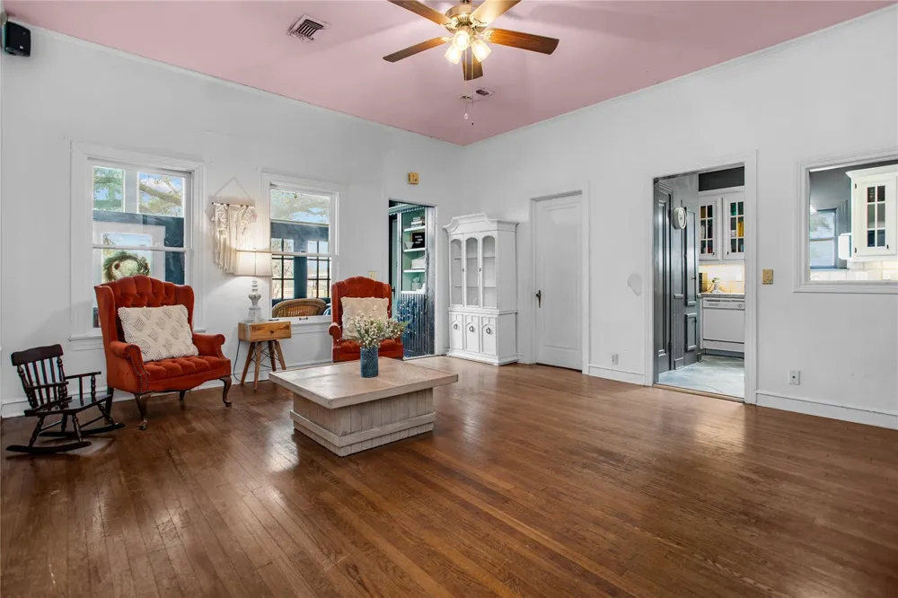 706 E Main Street Madisonville, TX 77864