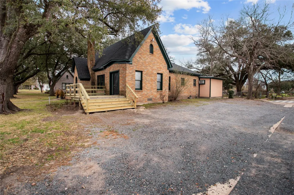 706 E Main Street Madisonville, TX 77864