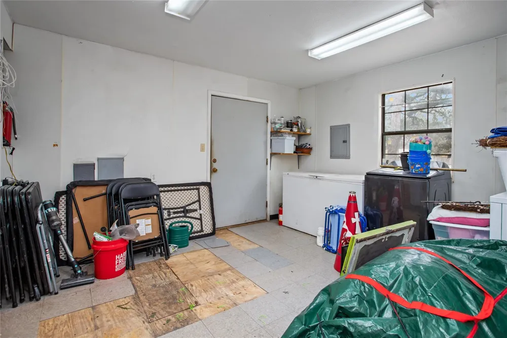 706 E Main Street Madisonville, TX 77864