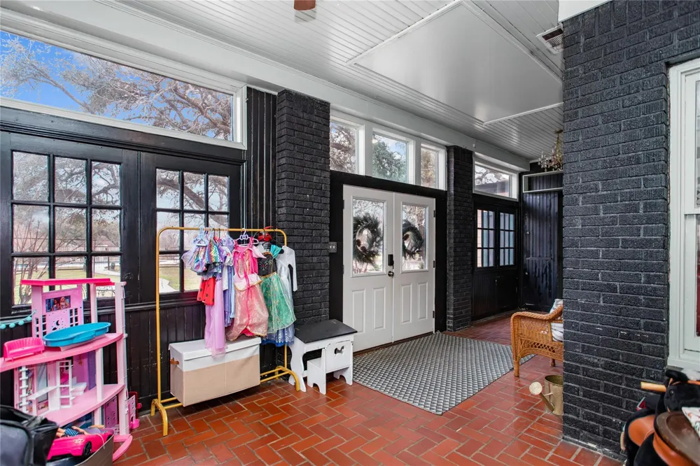 706 E Main Street Madisonville, TX 77864