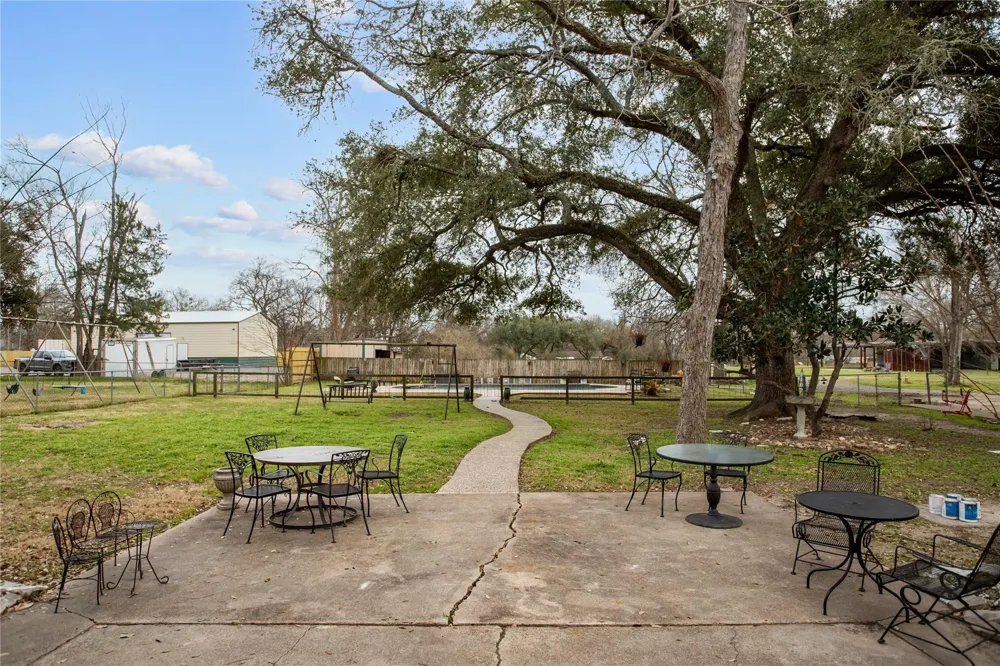 706 E Main Street Madisonville, TX 77864
