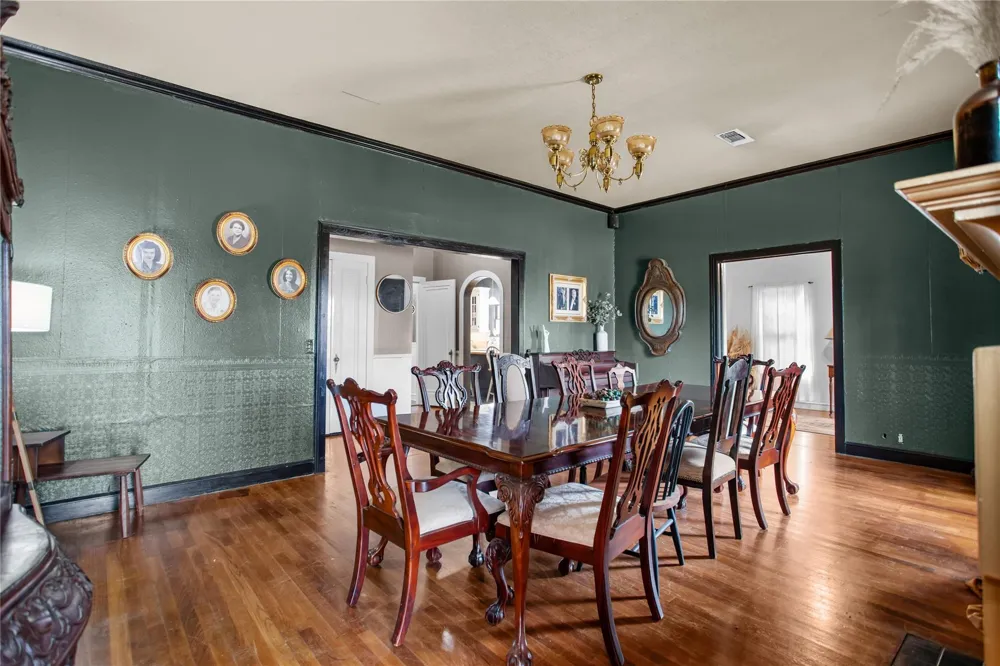 706 E Main Street Madisonville, TX 77864