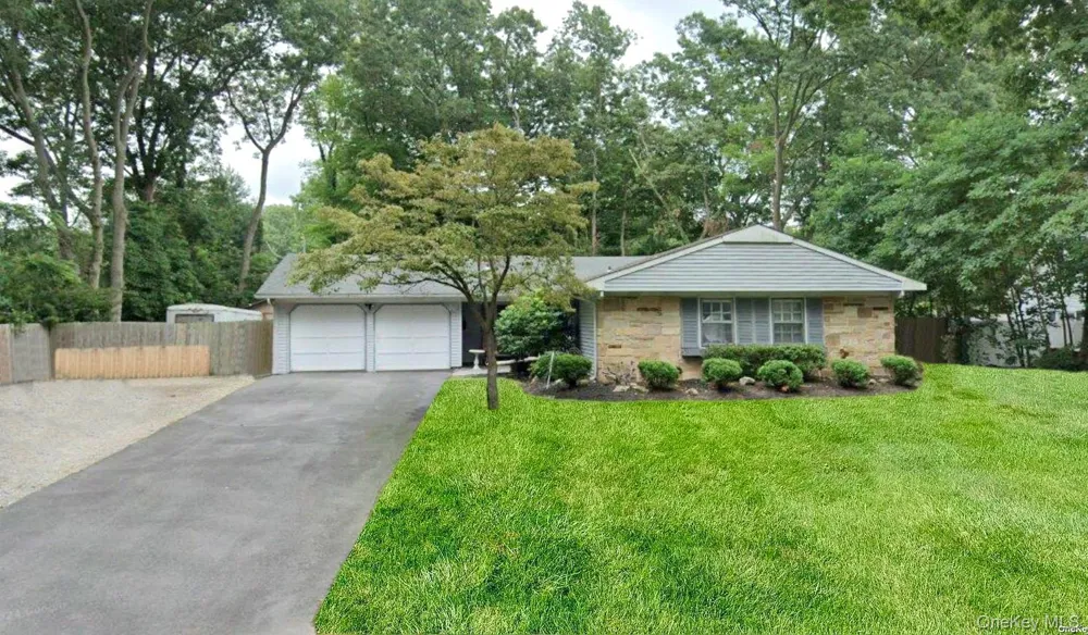 11 Seward Lane Stony Brook, NY 11790
