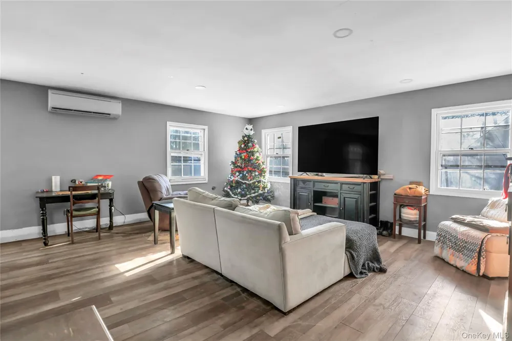 11 Seward Lane Stony Brook, NY 11790