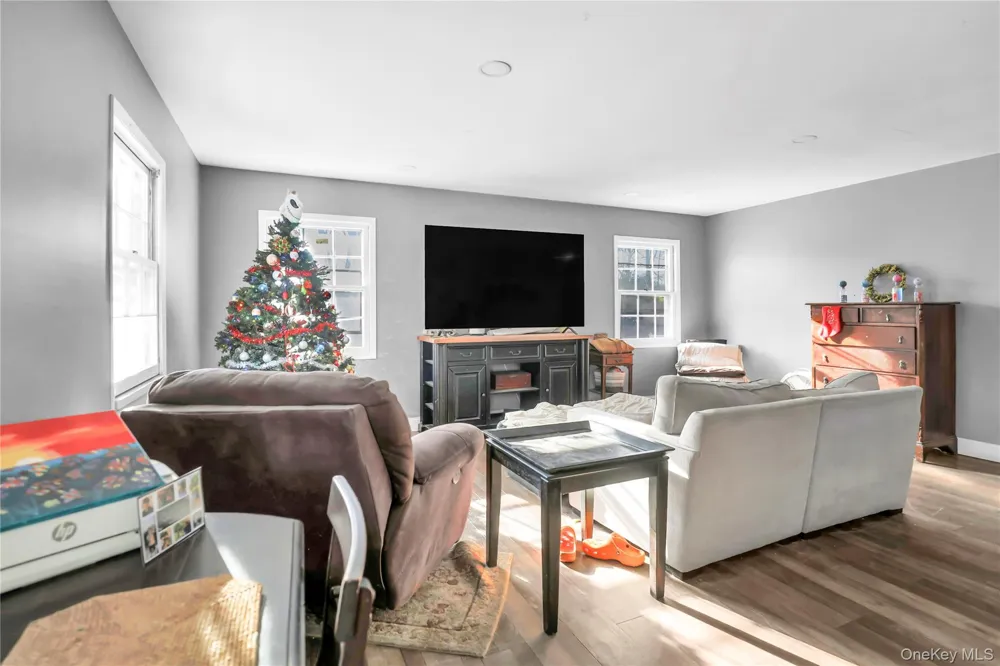 11 Seward Lane Stony Brook, NY 11790