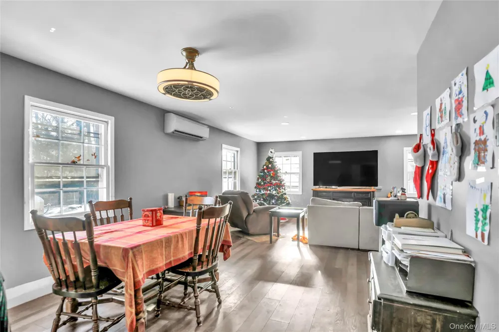 11 Seward Lane Stony Brook, NY 11790