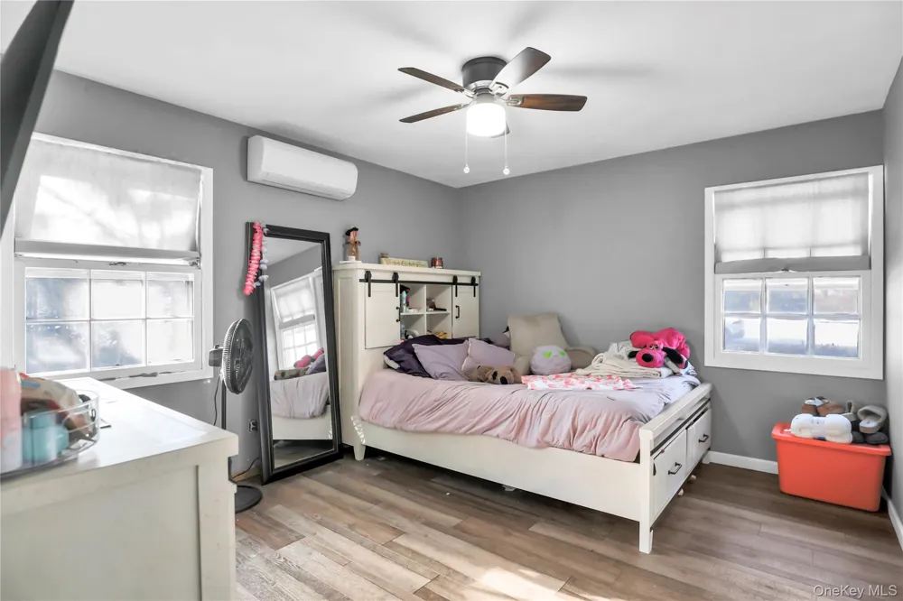 11 Seward Lane Stony Brook, NY 11790
