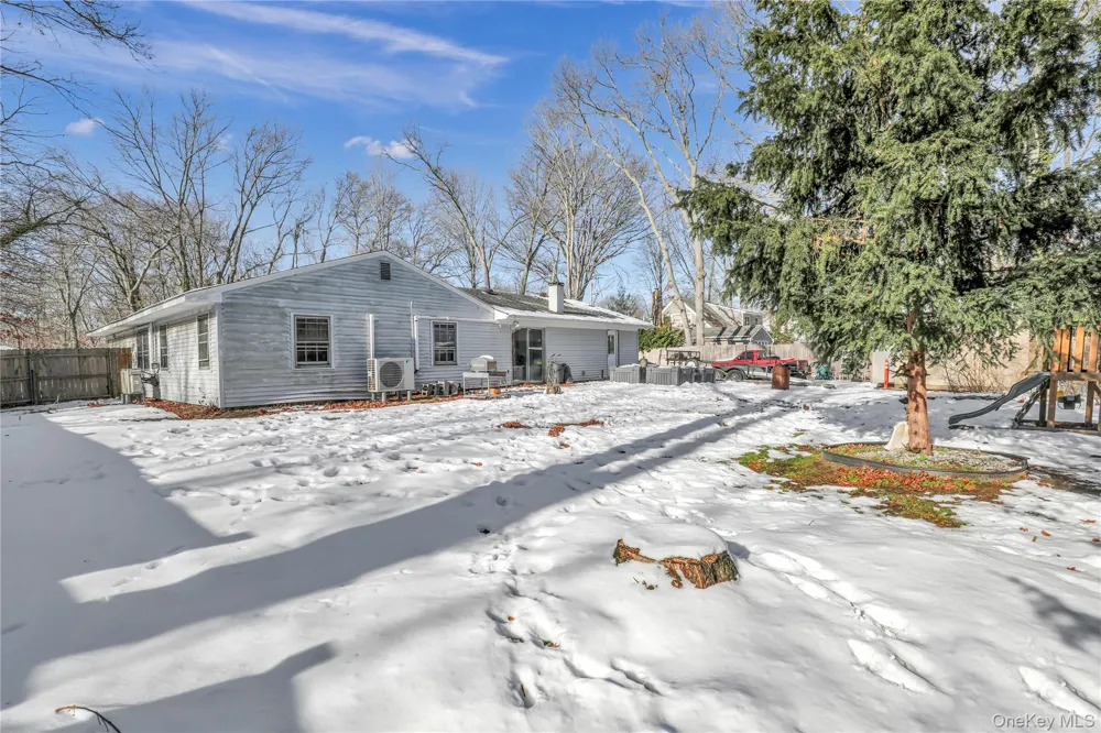 11 Seward Lane Stony Brook, NY 11790