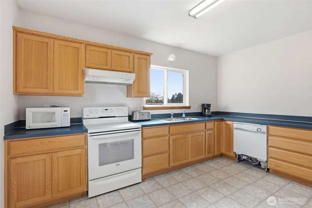 957 W State Route 4 Cathlamet, WA 98612