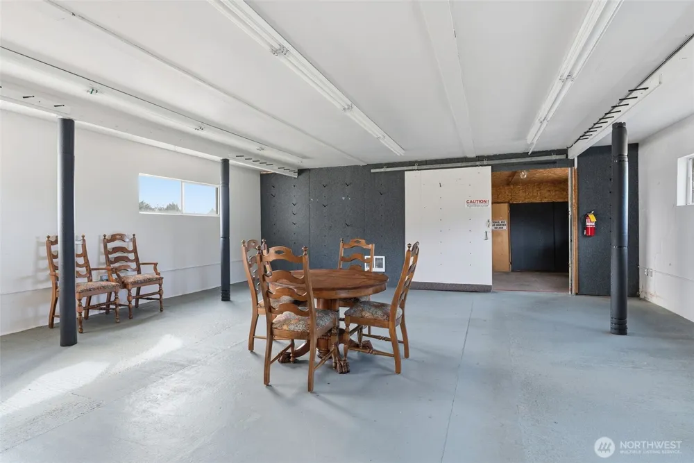 957 W State Route 4 Cathlamet, WA 98612