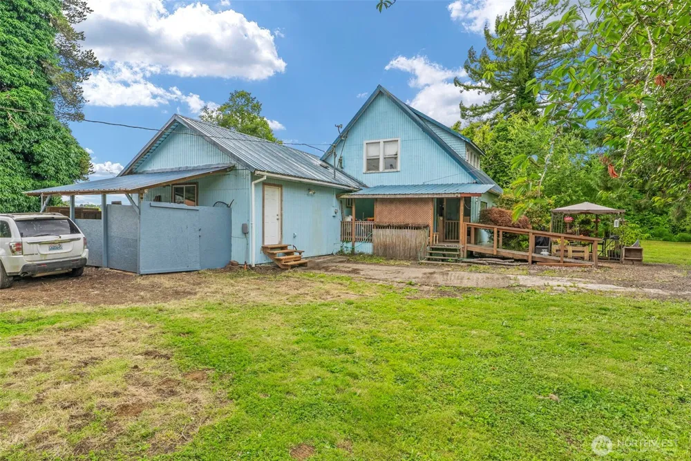 957 W State Route 4 Cathlamet, WA 98612