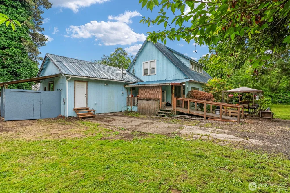 957 W State Route 4 Cathlamet, WA 98612