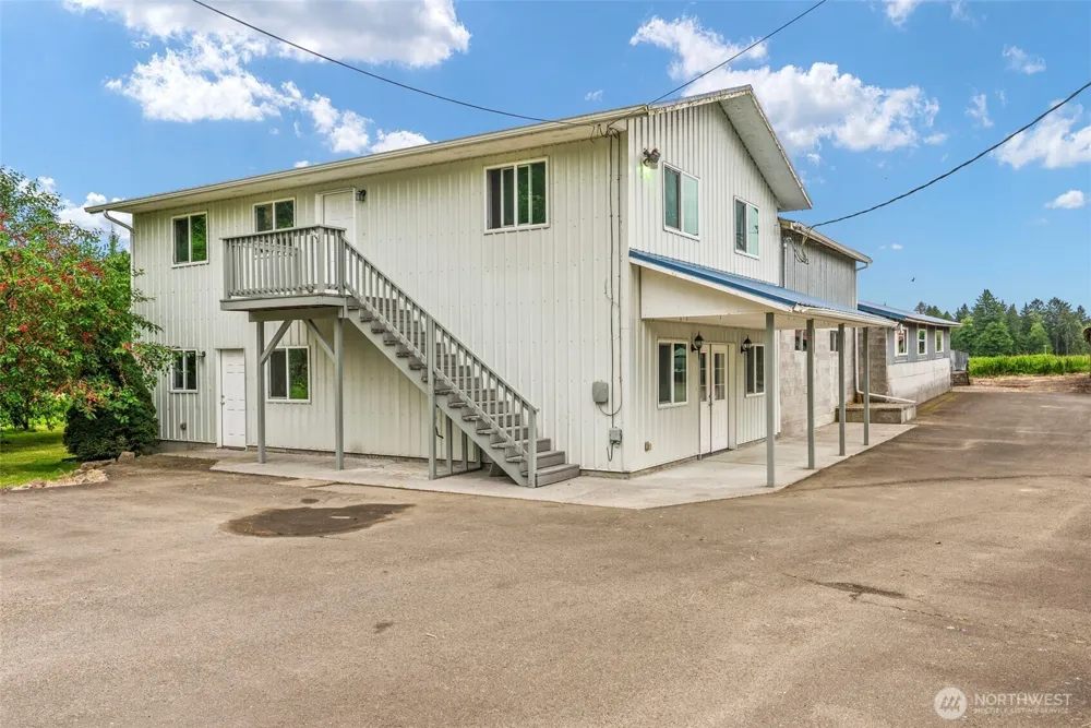 957 W State Route 4 Cathlamet, WA 98612