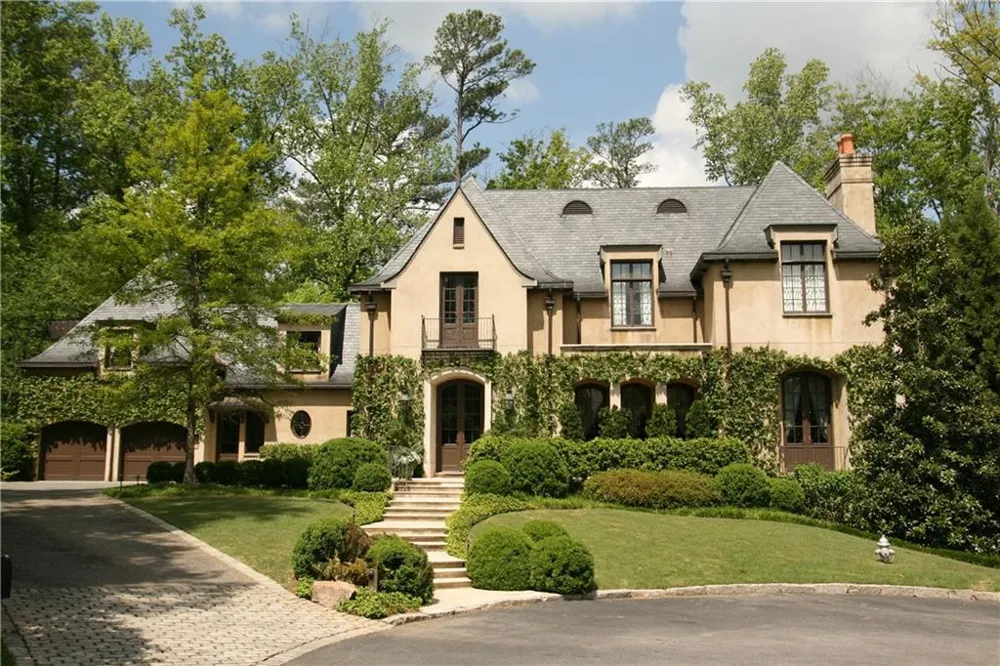 675 W Paces Ferry Road NW