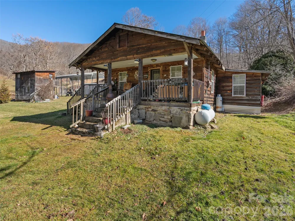 186 Creekmont Drive Clyde, NC 28721