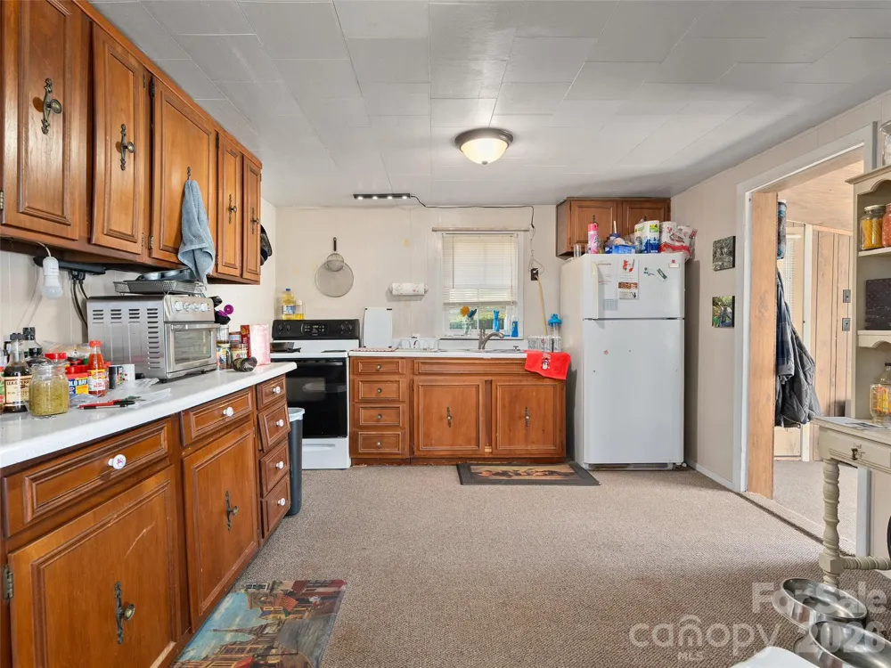186 Creekmont Drive Clyde, NC 28721