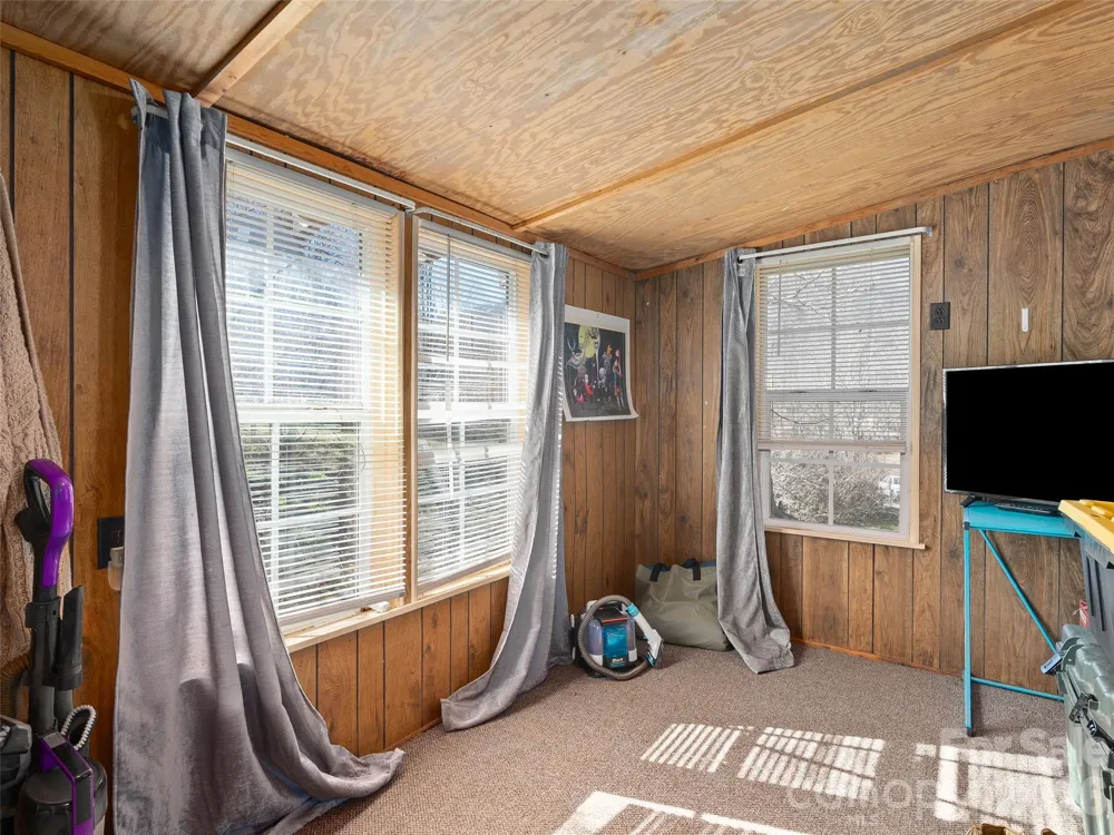 186 Creekmont Drive Clyde, NC 28721