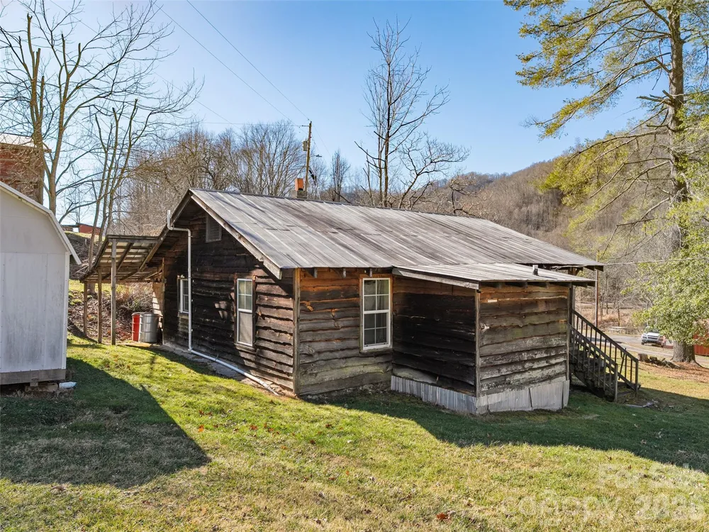 186 Creekmont Drive Clyde, NC 28721
