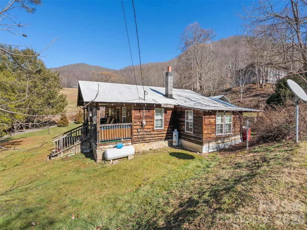 186 Creekmont Drive Clyde, NC 28721