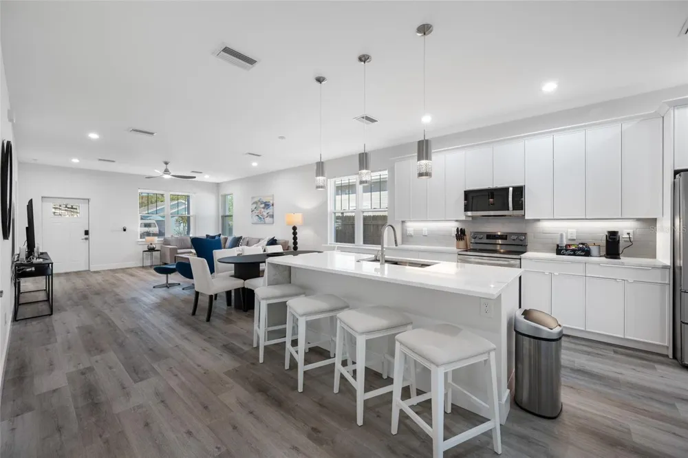 2150 43RD TERRACE St Petersburg, FL 33714